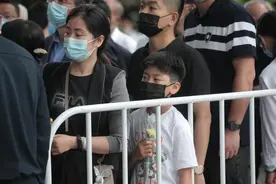 肝癌晚期患者治愈后追忆：吴孟超拒绝了我送的礼品，连锦旗都不愿意收图片