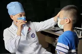 戴这种眼镜能治愈近视？医生专家：不能！有的甚至造成严重后果图片