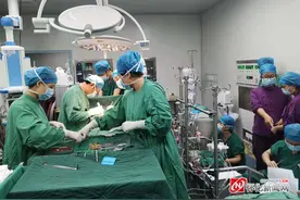 心脏里长了个“拳头”大小的血栓，湖医附一心胸外科巧施手术取出图片