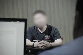 抓捕现场丨电诈“四件套”卖到10万块 抖音相识“师徒”二人贩卡到缅甸图片