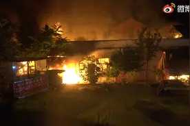 半夜听到爆炸声 蚌埠一店铺凌晨突发大火图片