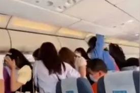 航司回应滑行时粉丝跑前舱看偶像：乘务组极力干预无果视频封面