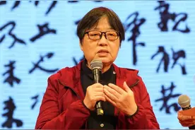 84岁全国劳模杨怀远带着他的扁担来了图片