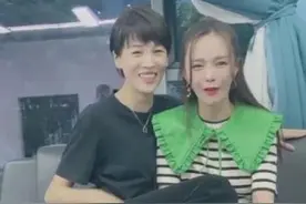 张蓝心回应用腿帮沈梦辰挡腿：帮女生挡住大白腿 是每一个“蓝朋友”应尽的义务图片