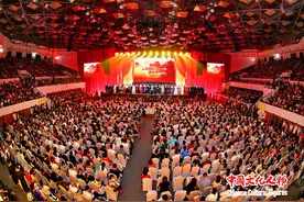 郁钧剑从艺五十周年回乡演唱会 70位歌唱家倾情演绎民族经典图片