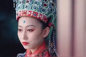 耗时247天拍摄56个民族服饰，95后湖北女孩抖音走红图片