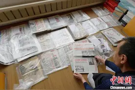 长春“集报达人”收藏十余万份报纸 见证时代发展图片