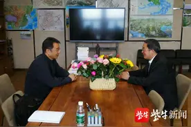 为科技工作者排忧解难，江苏省科协领导对他们进行了走访慰问图片