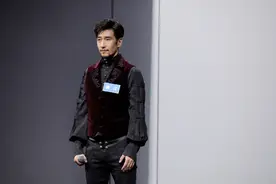 神仙爱情！满江台上表演，老婆台下编排舞蹈！网友：太太的气质绝了图片