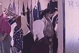 假扮孕妇专偷高档服装，连衣架都不放过！这个5人盗窃团伙栽了……图片