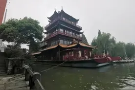 乾隆舫又要卖了？京杭大运河上最大画舫，已在运河边静静停了15年图片
