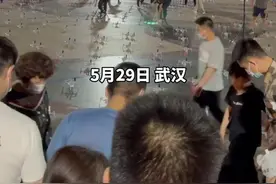 汉口江滩无人机表演取消，现场人多拥堵，车主请绕行图片