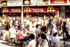 麦当劳推出50周年特别版包装！这股70年代的Vintage风值得收藏图片