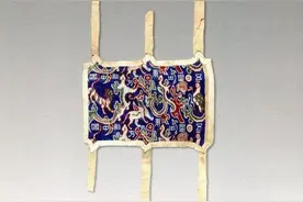 丝路瑰宝⑫丨新疆博物馆·“五星出东方利中国”锦护臂：20世纪中国考古学最伟大的发现之一图片