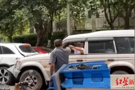 目击者还原成都路口撞车事件始末：双方曾在商场地下停车场抓扯，已发生一次撞车图片