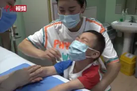 宝贝打针哭唧唧 护士哄娃“套路深”视频封面