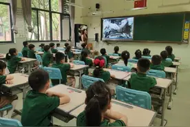 国防教育主题演讲走进小学校园图片