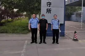 空调里不断闪烁红点！保定一房东偷装摄像头偷窥女租客隐私图片