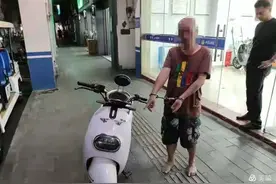海口一男子街头突然被抓！只因一辆电动车…图片