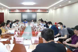 护士与院长面对面谈“薪”！最低月工资标准upup，全国首份护士岗位集体合同续签图片