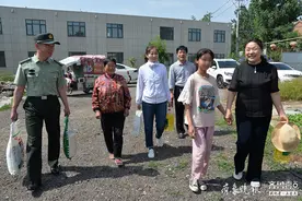 济宁“助学夫妻”坚持助学10年，如今儿子儿媳握住了接力棒图片