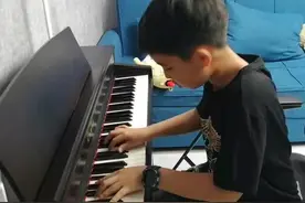 被非议的网红钢琴少年和一个家庭的迷惘图片
