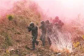 铁拳出击——武警青海总队机动第一支队实战化演练影像图片