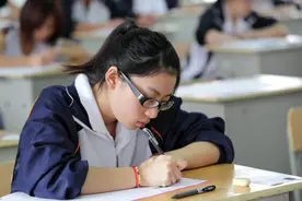 2021年甘肃省高考准考证6月4日发放，必须本人领取图片