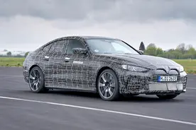 试驾BMW i4 M50原型车：不是我狂傲，这才是不讲情面的原味宝马 |歪果仁老司机图片
