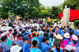 青岛重修栈桥海滨西岸的李慰农公园图片