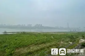 海报直击丨重庆一小学体育老师江中救人不幸遇难 目击者：他用最后一口气把孩子送了出来图片