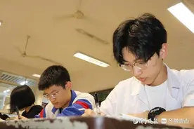 一位大学心理教授，是如何陪伴女儿闯“高考关”的图片