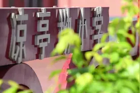 追光｜为了大山里的篮球梦 两位老师成了师徒……图片