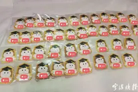 这是什么“神仙家长”！宁波一妈妈每年给儿子班里44个同学一个惊喜！看完酸了……图片