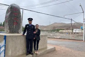 玉龙河畔的“金童玉女”图片