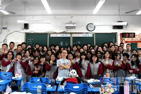 高三学子最后一课，笑着笑着就哭了……图片