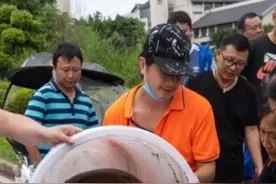 别人家的大学又在捞鱼了！700斤，免费吃图片
