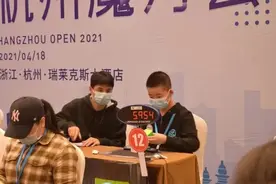 13岁魔方小子打破世界纪录！中国人首次图片