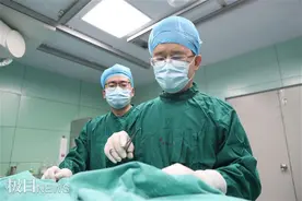 八旬婆婆出现严重心律失常，医生紧急救治转危为安图片