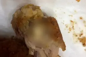 幼童吃炸鸡现虫卵，店方：消费者已谅解视频封面