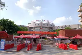 广东二师番禺附中考点：46间普通考场和5间备用隔离考场全部准备就绪图片