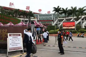 「直击深圳高考」深圳“最牛”送考！清华大学家长现场来打Call图片