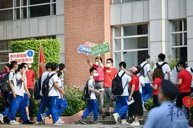 独家呈现！四位来自封闭管理区的高三毕业生，温暖回放疫情下的2021年高考图片