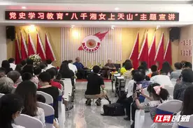 丹青难书天山情，70年坚守写忠诚图片