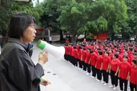 女校誓词震撼！送考11年从不缺席 张桂梅再送150名考生参加高考视频封面