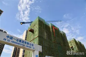 ​蔡甸幺铺还建楼项目主楼封顶，今后可容纳88户家庭居住图片