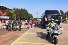高考首日，韶关各地全力护航1.8万考生图片