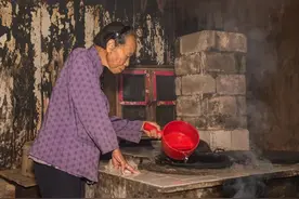 106岁时连摔三跤，她却说：“跌倒了再爬起来就是了”| 清远百岁老人（78）图片