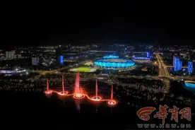 十四运倒计时100天 奥体中心上演灯光水舞秀图片