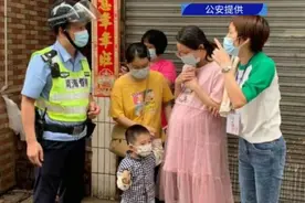 封控区域一孕妇“羊水突然破了”图片